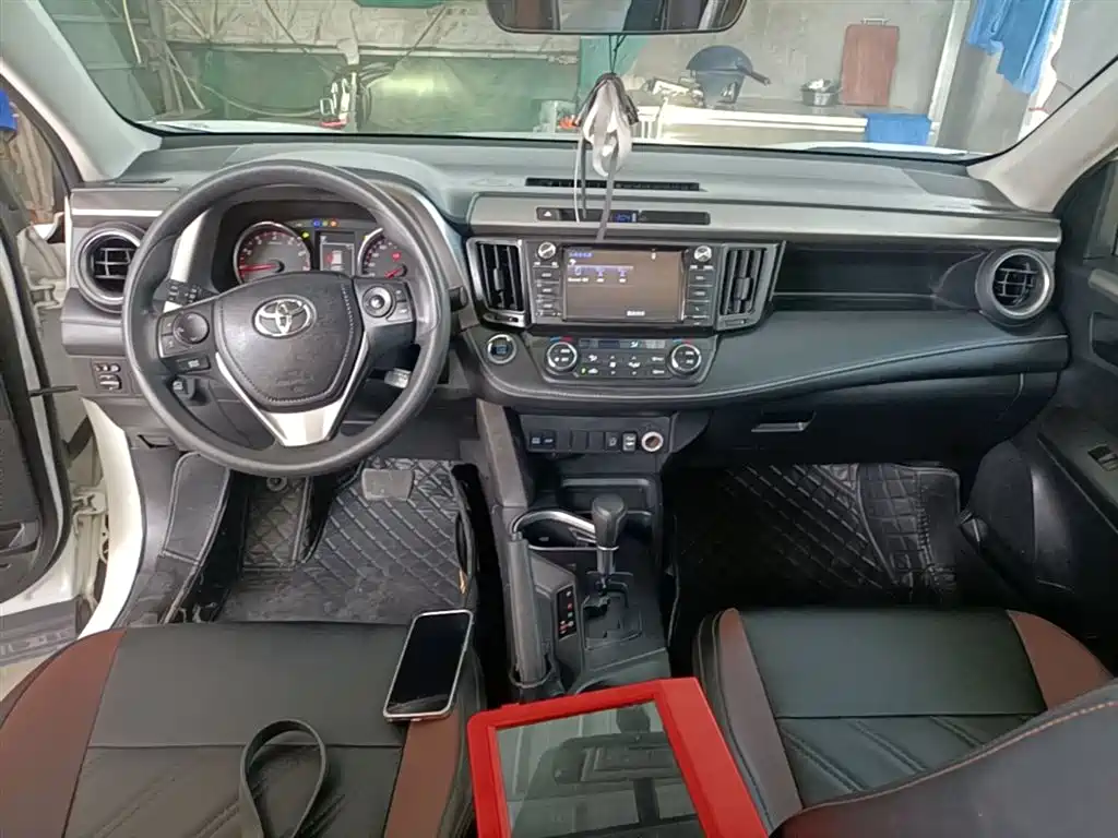 Toyota RAV4 2019 — фото 10