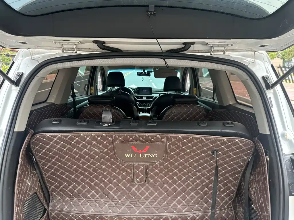 Wuling Hongguang S3 2018 — фото 10
