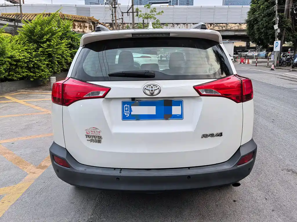 Toyota RAV4 2016 — фото 6