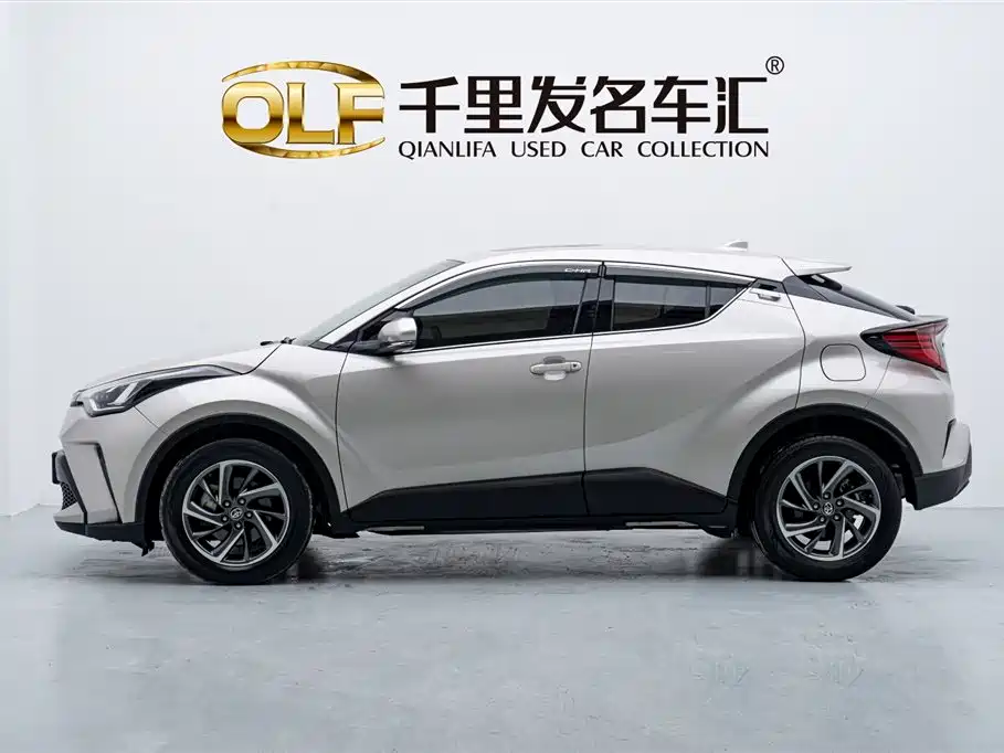 Toyota C-HR 2023 — фото 8