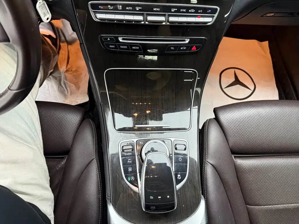 Mercedes-Benz GLC 2018 — фото 10