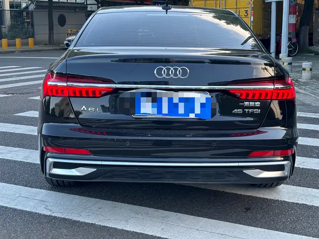 Audi A6L 2025 — фото 17