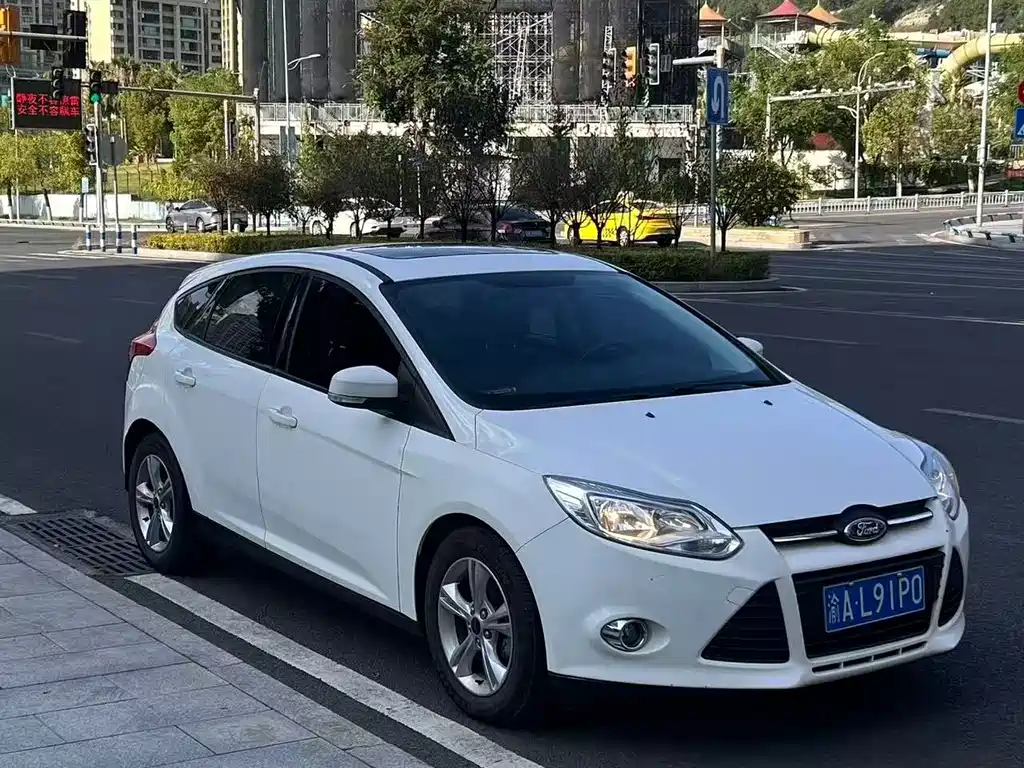 Ford Focus 2014 — фото 3