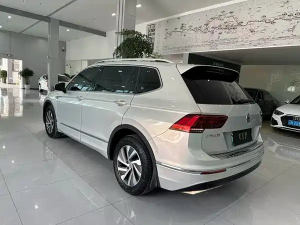 Volkswagen Tiguan L Plug-In Hybrid 2021