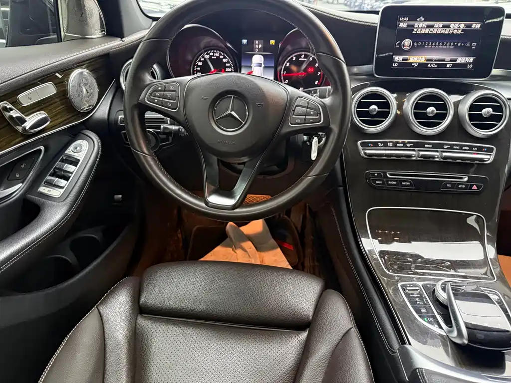 Mercedes-Benz GLC 2018 — фото 16