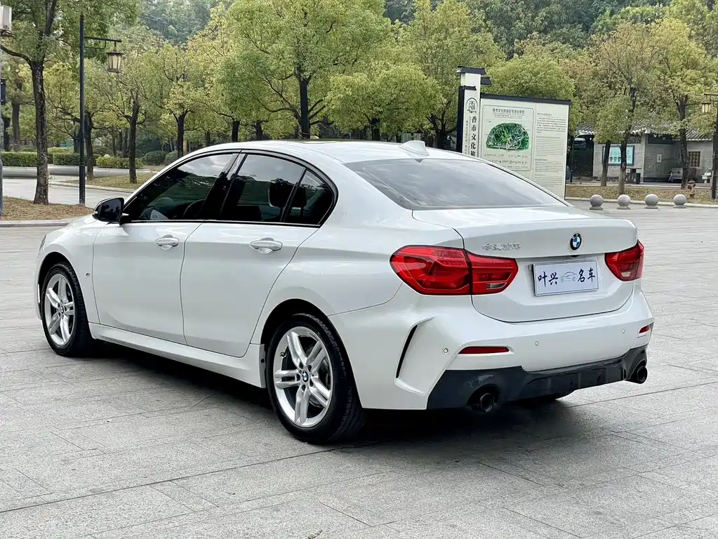 BMW 1 Series 2021 — фото 17