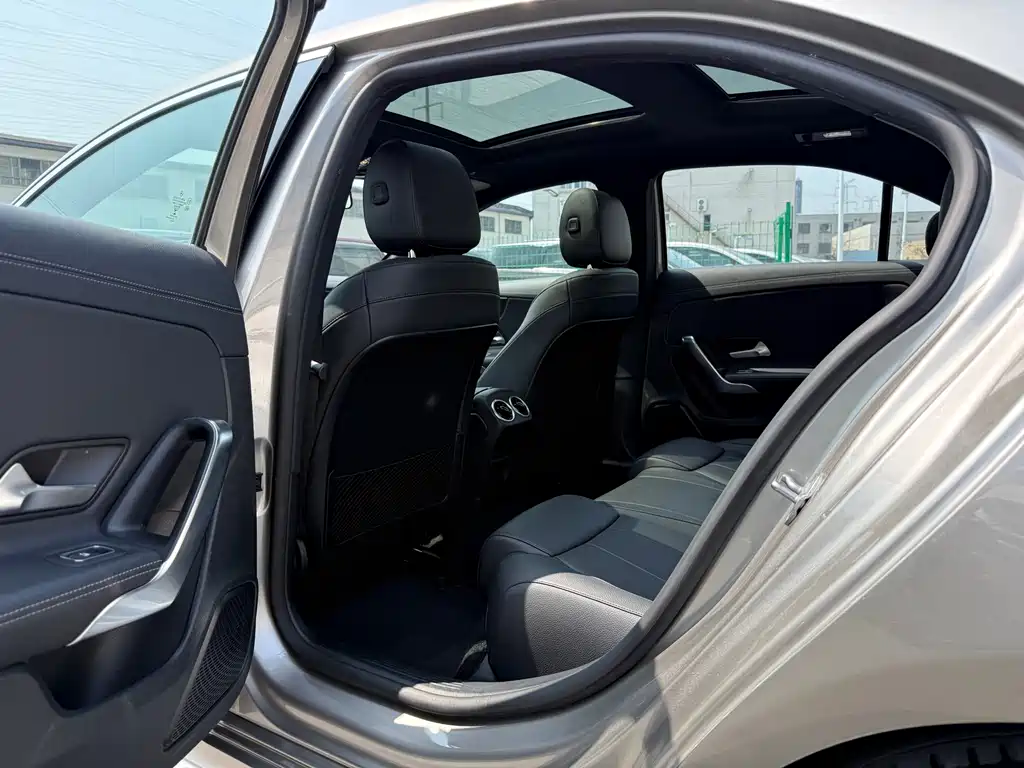 Mercedes-Benz A-Class 2021 — фото 13
