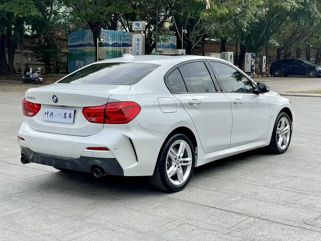 BMW 1 Series 2021 — фото 15