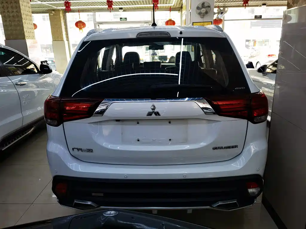 Mitsubishi Outlander 2017 — фото 5