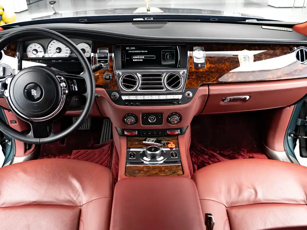Rolls-Royce Ghost 2015 — фото 8