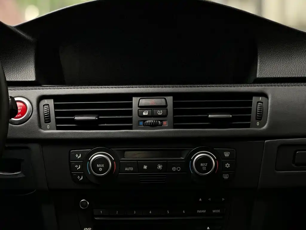 BMW M3 2009 — фото 12