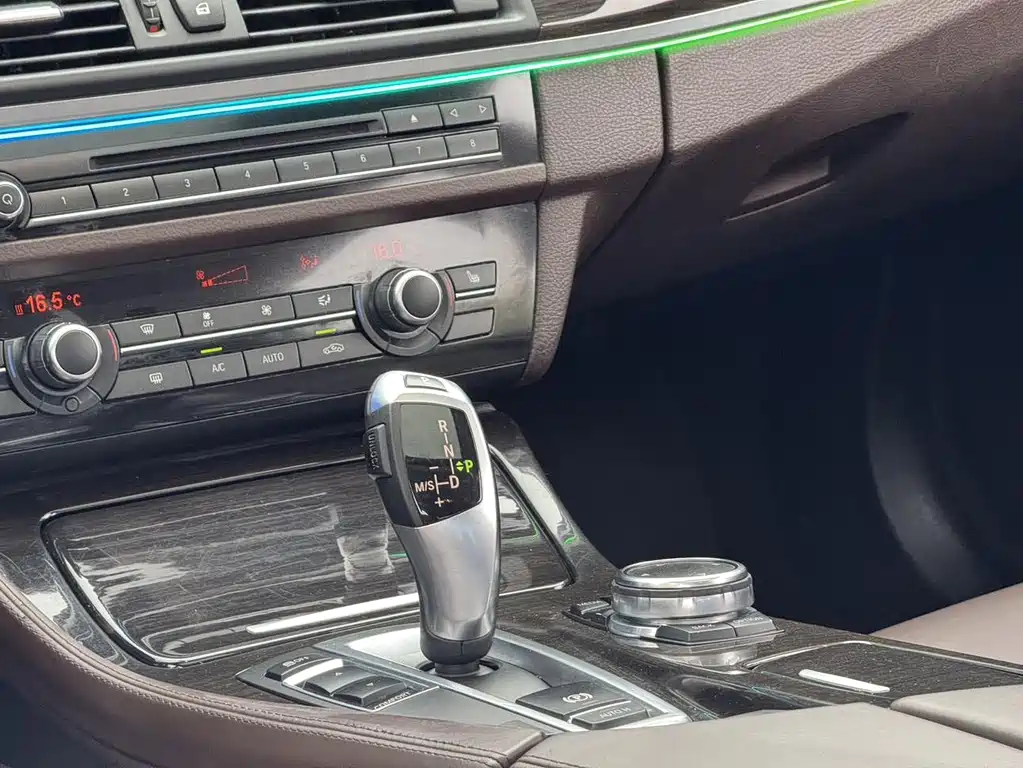 BMW 5 Series 2016 — фото 12