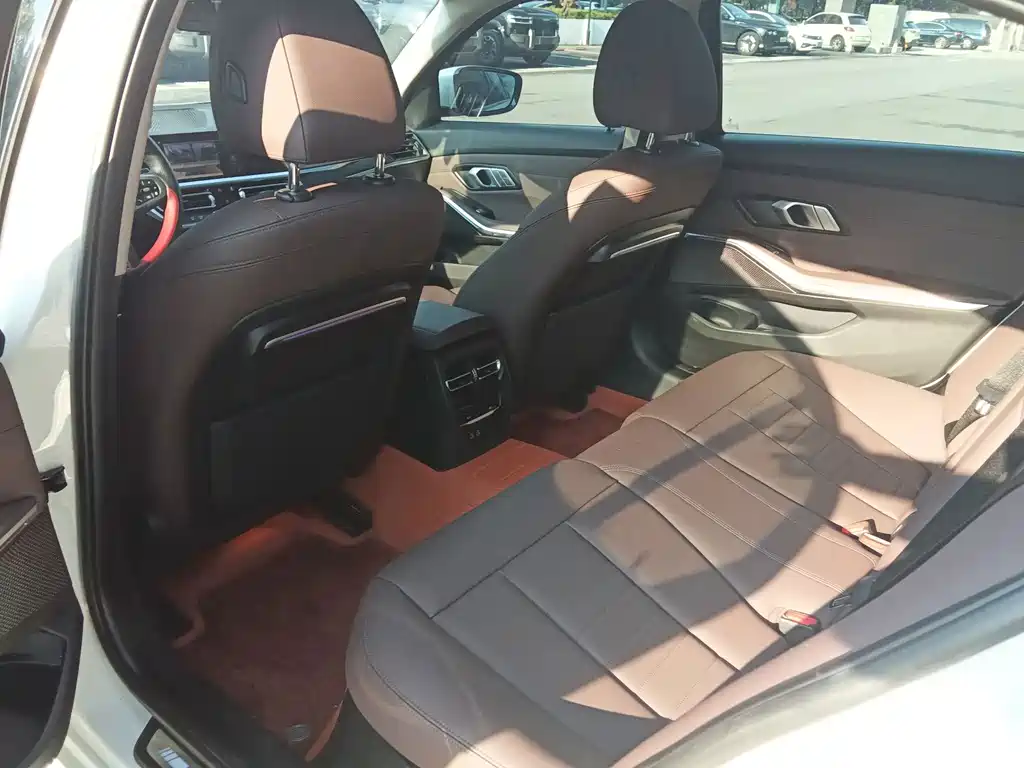 BMW 3 Series 2019 — фото 16