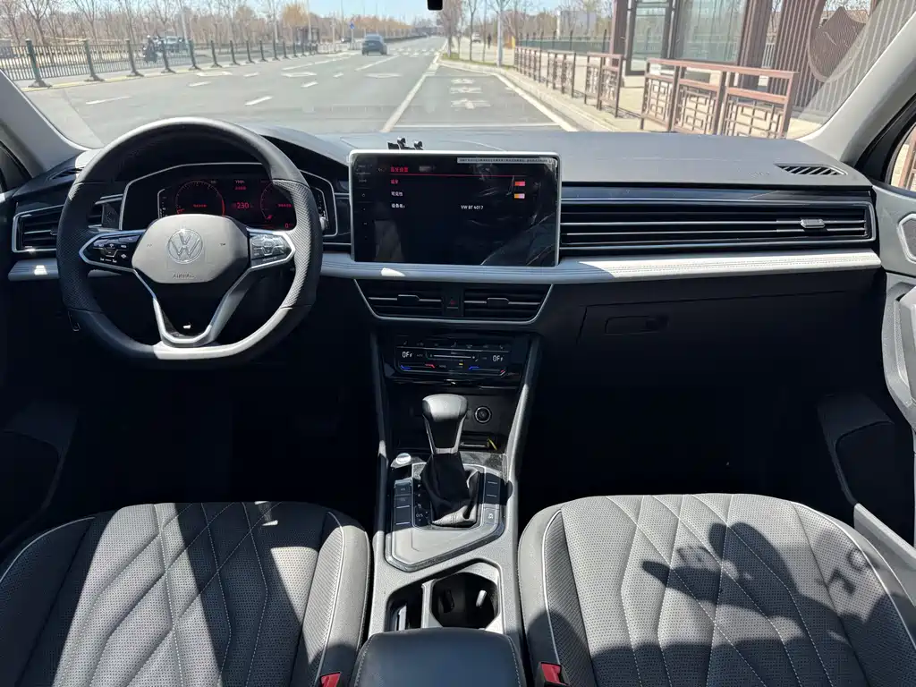 Volkswagen Tiguan L 2023 — фото 12