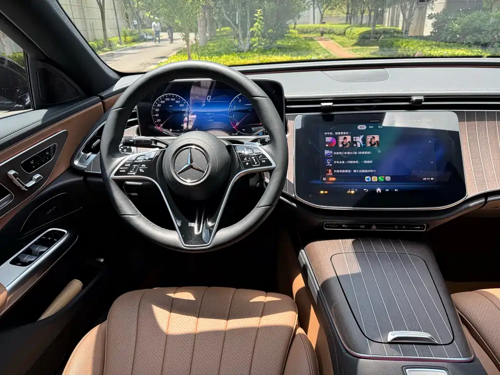 Mercedes-Benz E-Class 2025 — фото 10