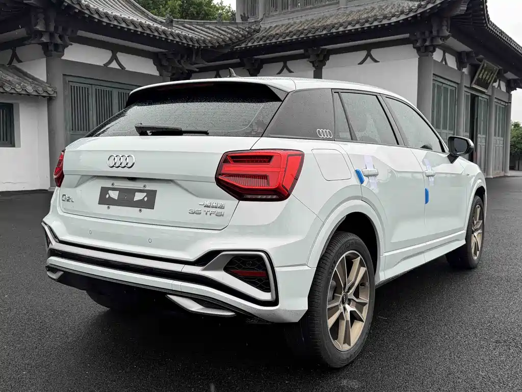 Audi Q2L 2023