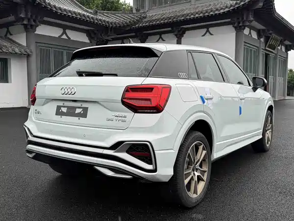 Audi Q2L 2023