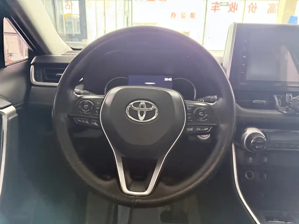 Toyota RAV4 2020 — фото 14