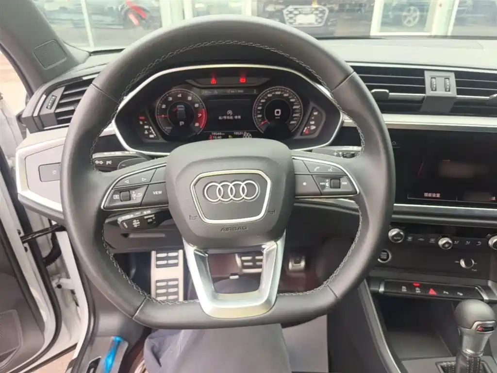 Audi Q3 2024 — фото 11