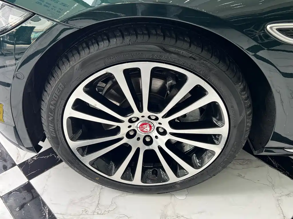 Jaguar XFL 2024 — фото 13