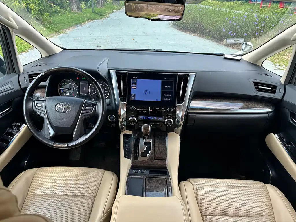 Toyota Alphard 2023 — фото 9