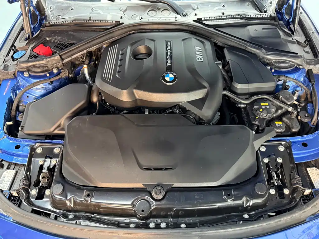 BMW 3 Series 2018 — фото 11
