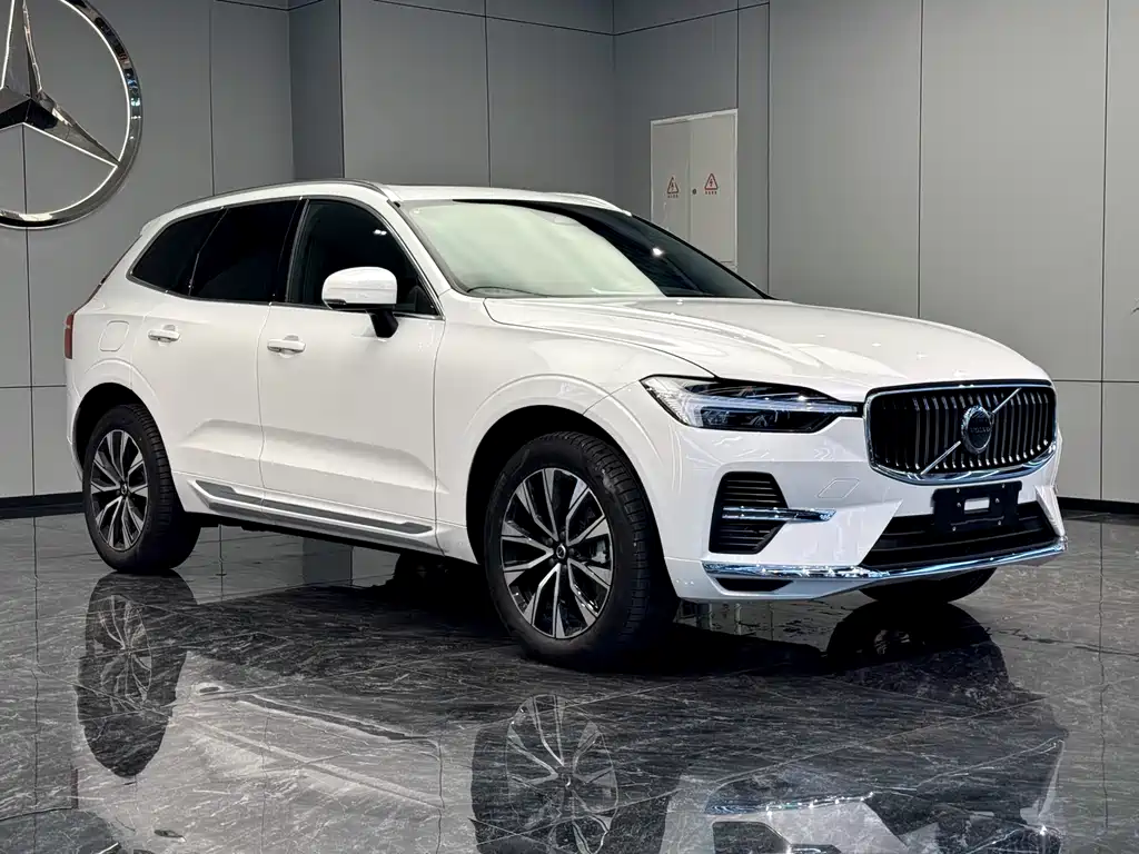 Volvo XC60 2025 — фото 3