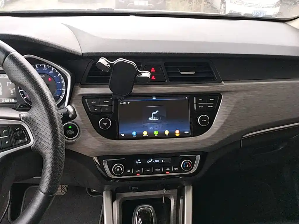 Geely Vision X3 2018 — фото 13