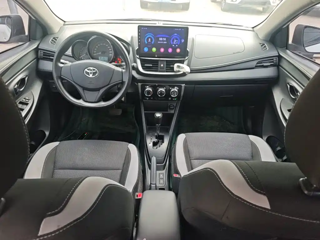 Toyota Yaris L 2020 — фото 10