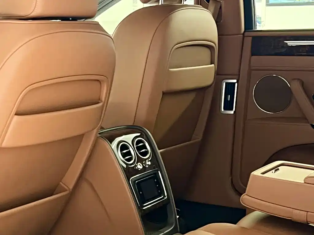 Bentley Flying Spur 2015 — фото 10