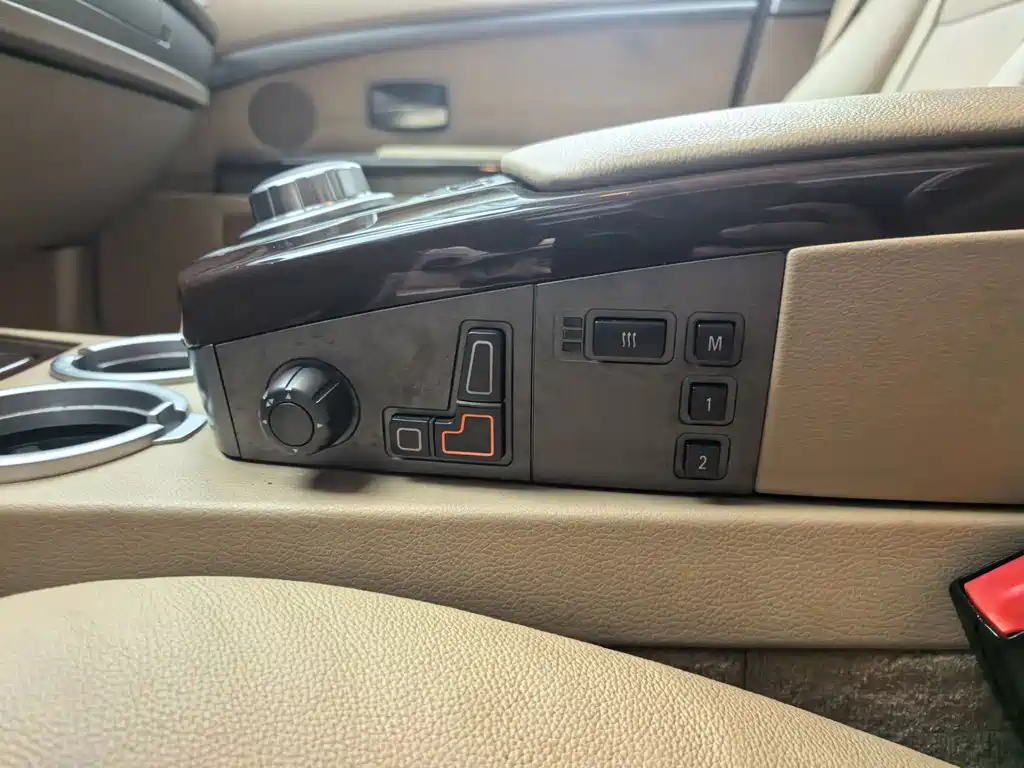 BMW 7 Series 2009 — фото 19