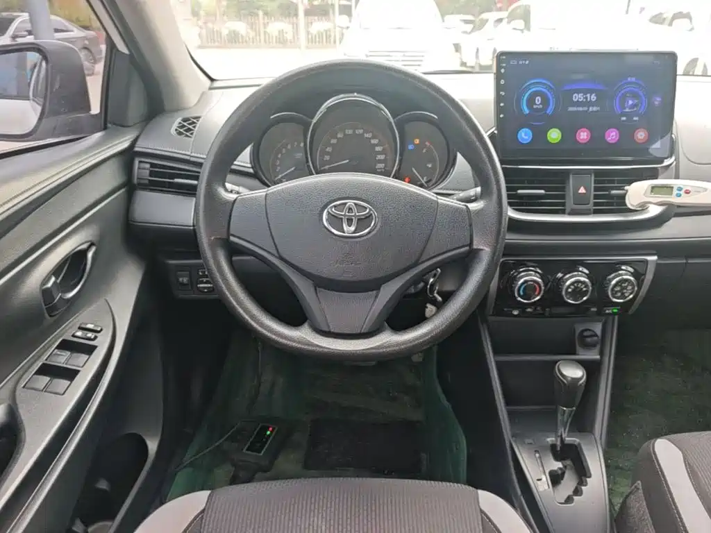 Toyota Yaris L 2020 — фото 11