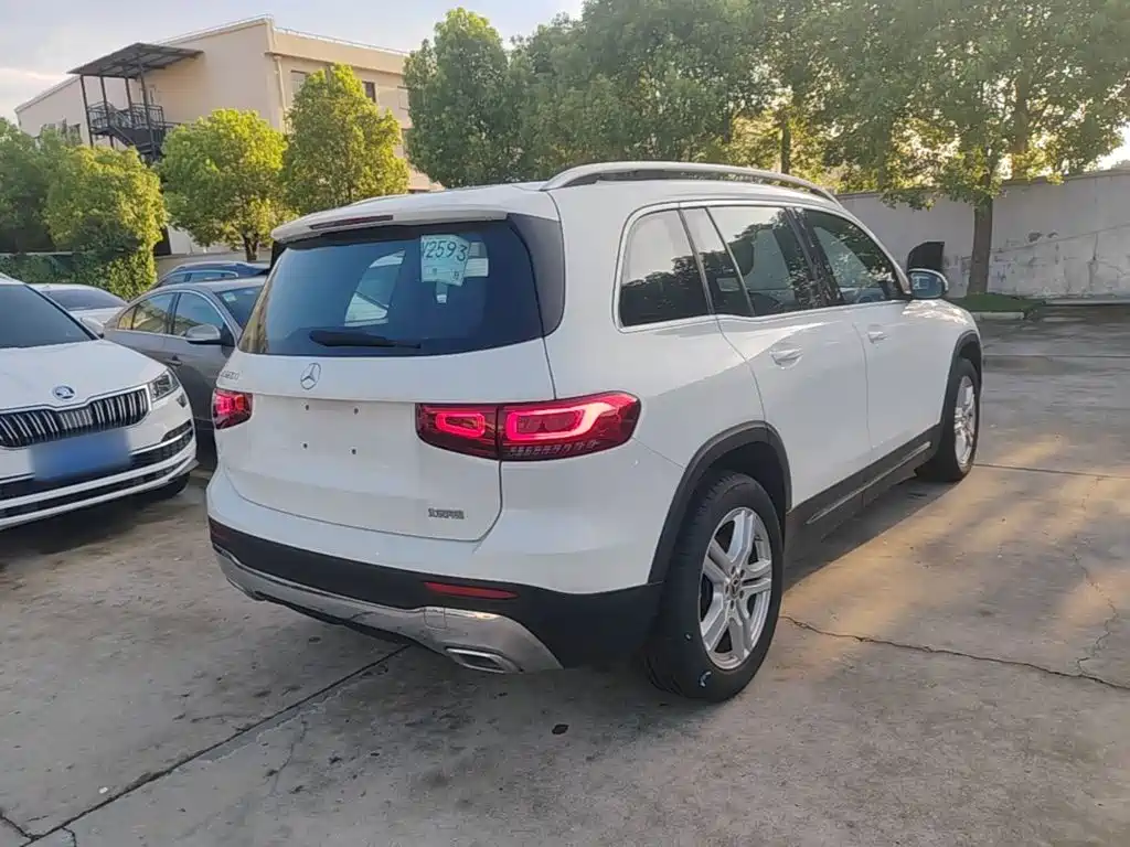 Mercedes-Benz GLB 2023