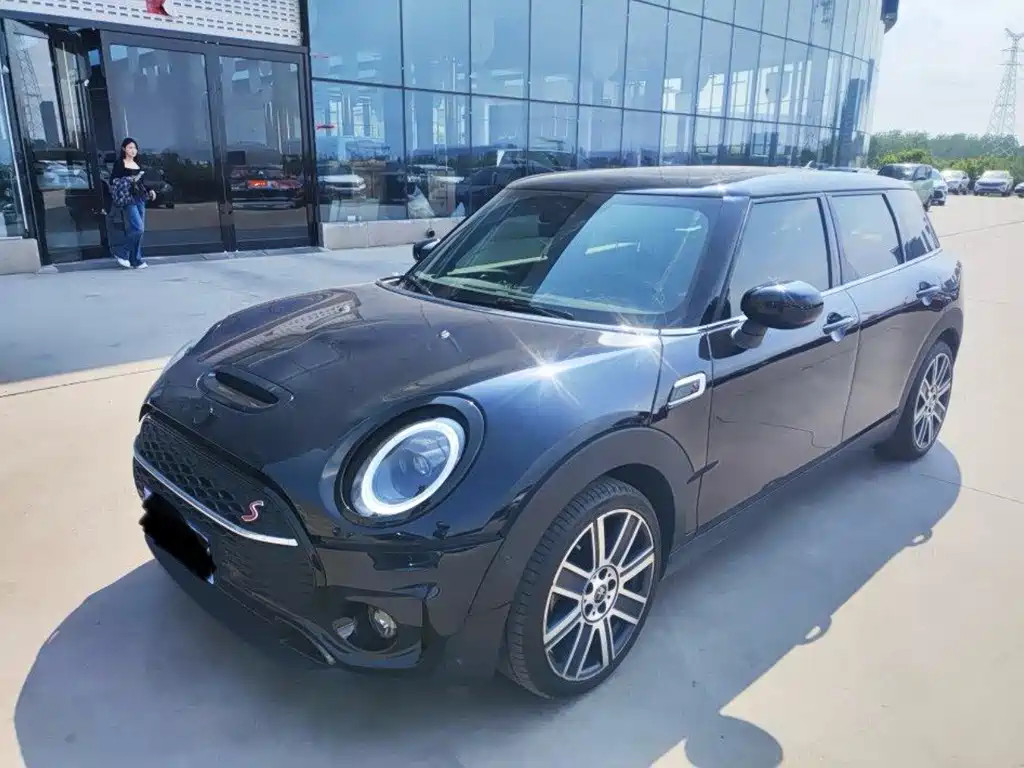 MINI Clubman 2023 — фото 1