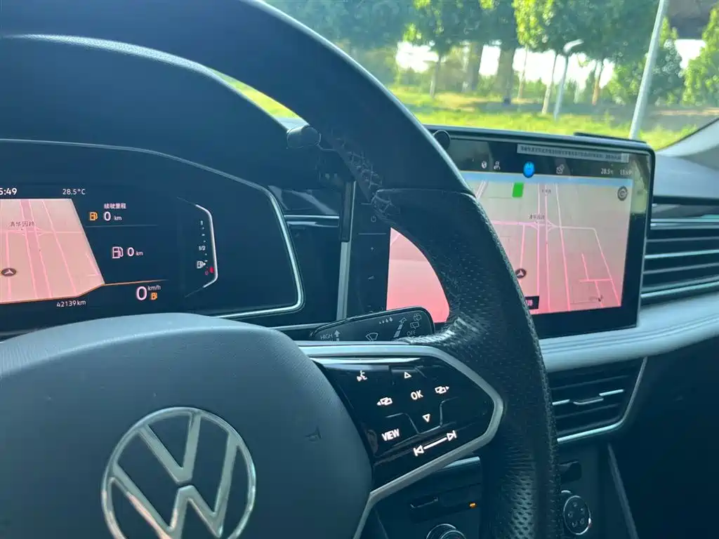 Volkswagen Tiguan L 2023 — фото 11
