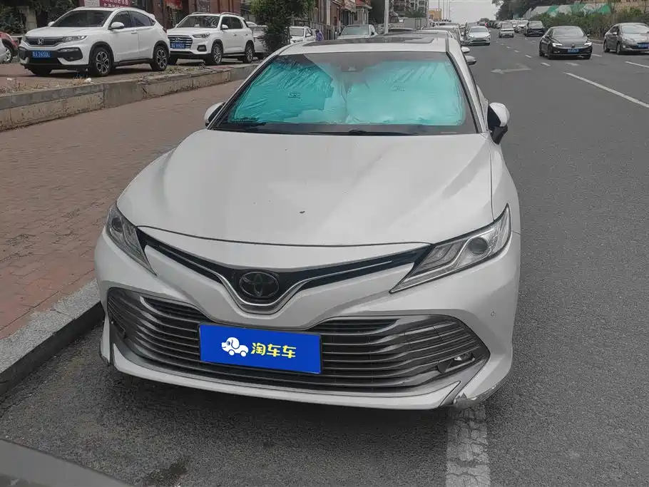 Toyota Camry 2021 — фото 2