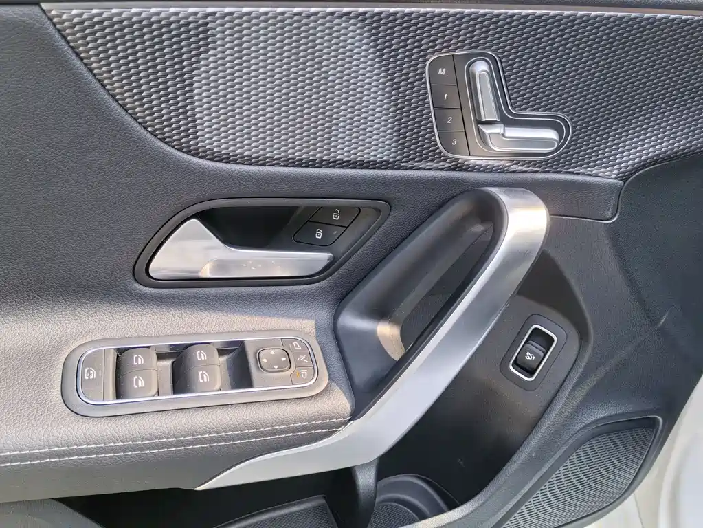 Mercedes-Benz A-Class 2022 — фото 15