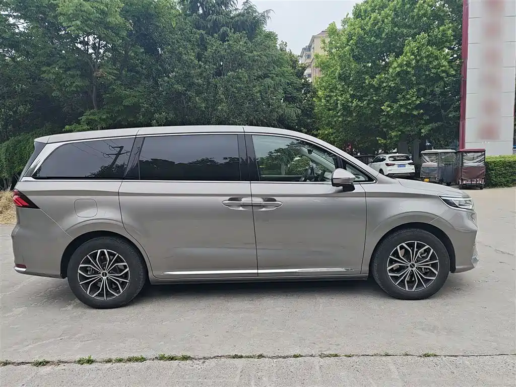 Roewe iMAX8 New Energy 2024 — фото 6