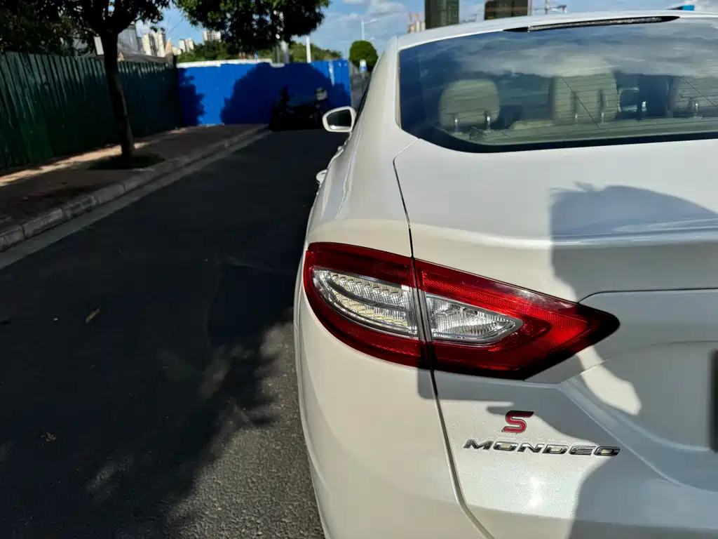 Ford Mondeo 2013 — фото 15