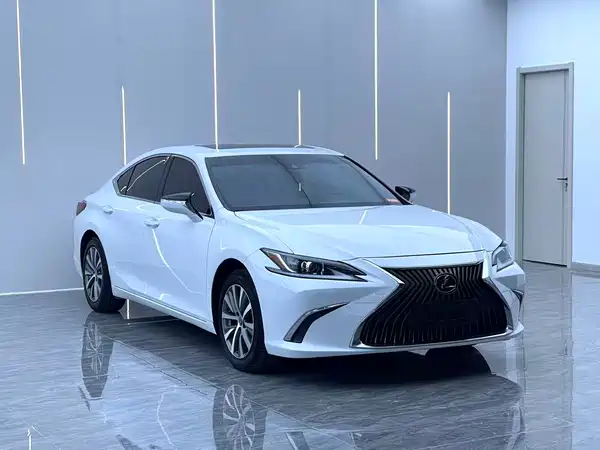 Lexus ES 2021