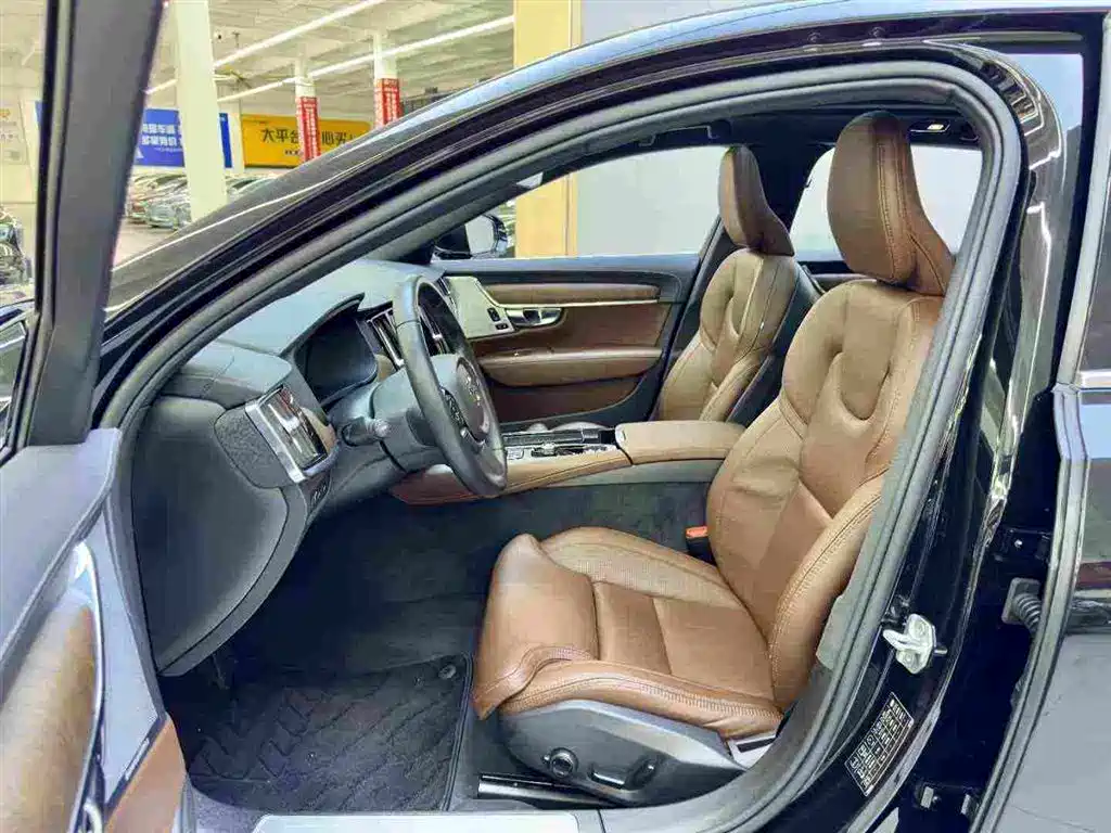 Volvo S90 PHEV 2021
