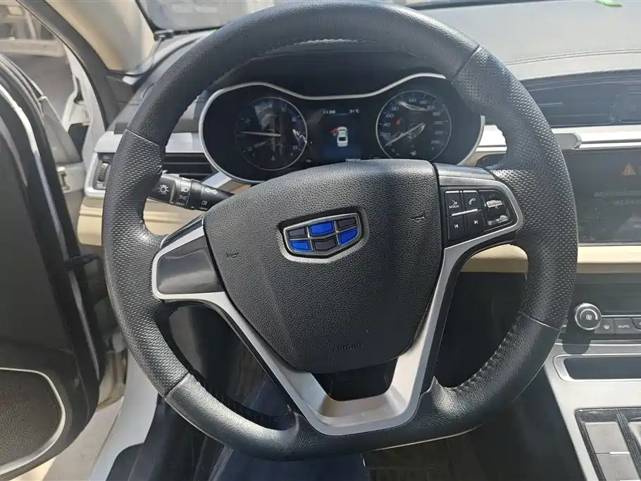 Geely Emgrand 2018 — фото 15