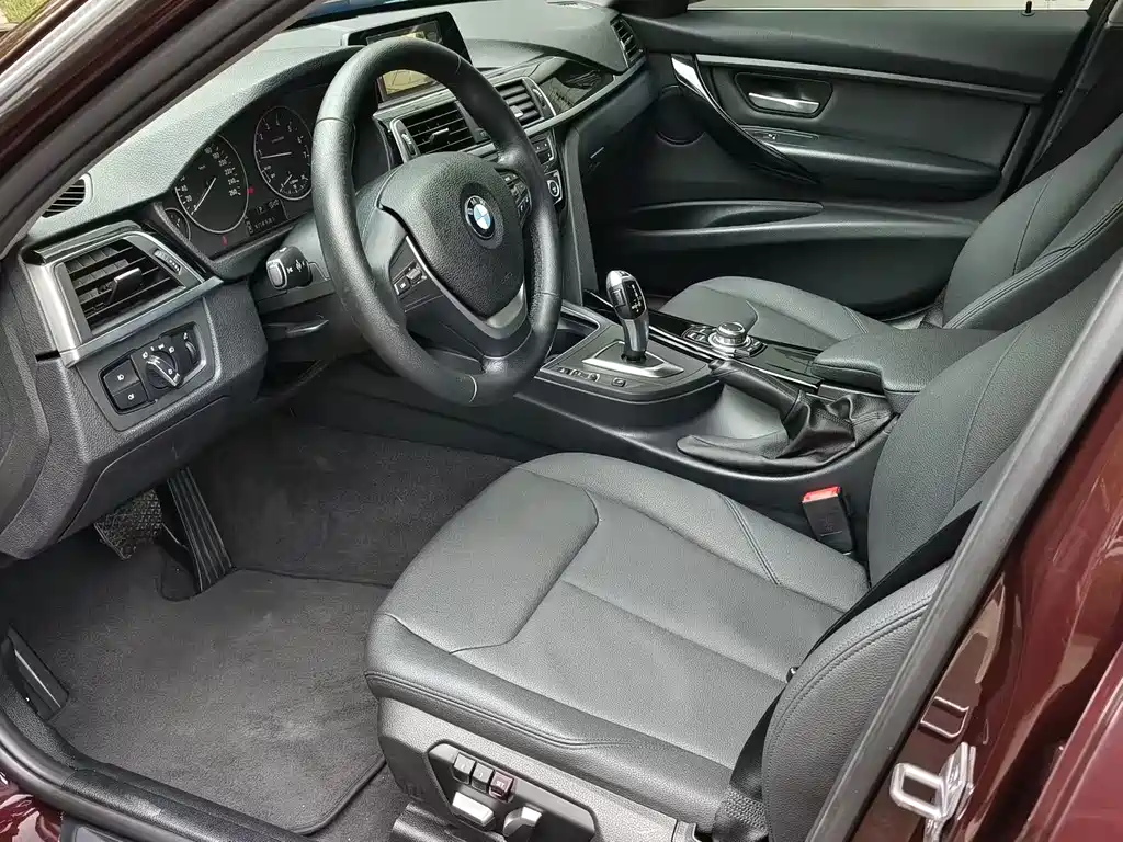 BMW 3 Series 2016 — фото 12
