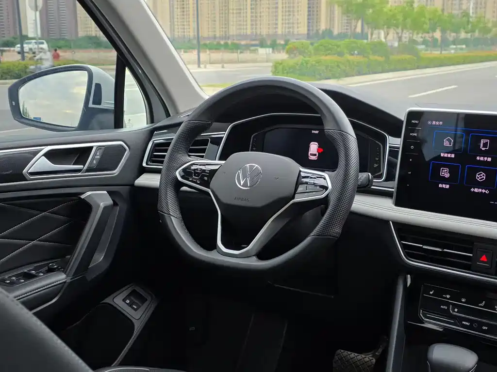 Volkswagen Tiguan L PHEV 2024