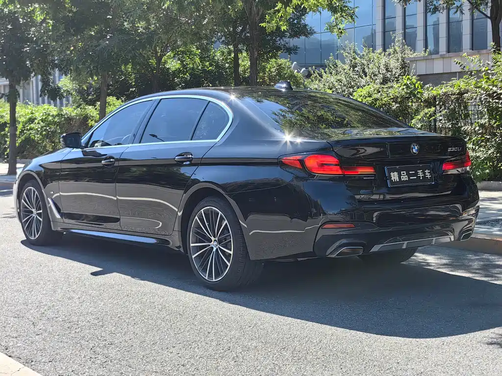 BMW 5 Series 2022 — фото 26