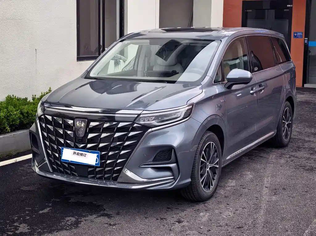 Roewe iMAX8 2024