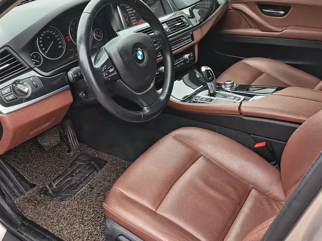 BMW 5 Series 2017 — фото 14