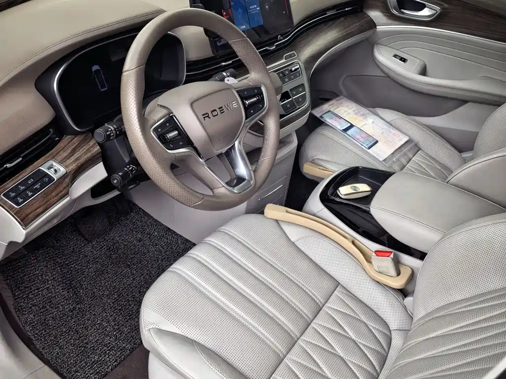 Roewe iMAX8 2024