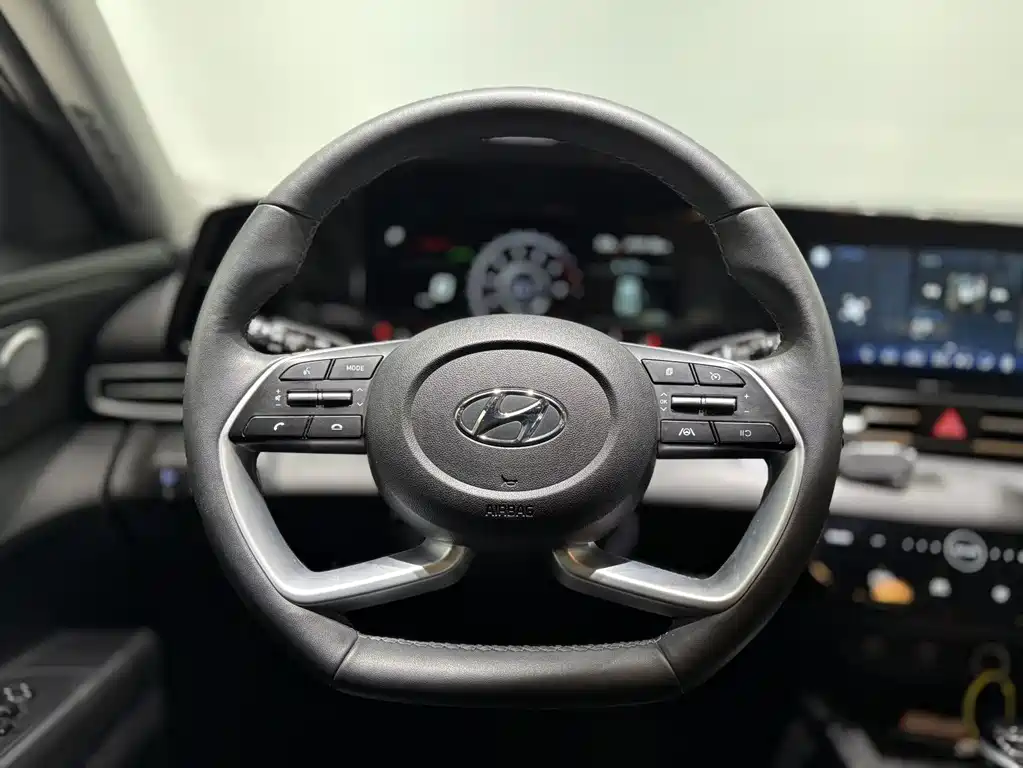 Hyundai Elantra 2022 — фото 13