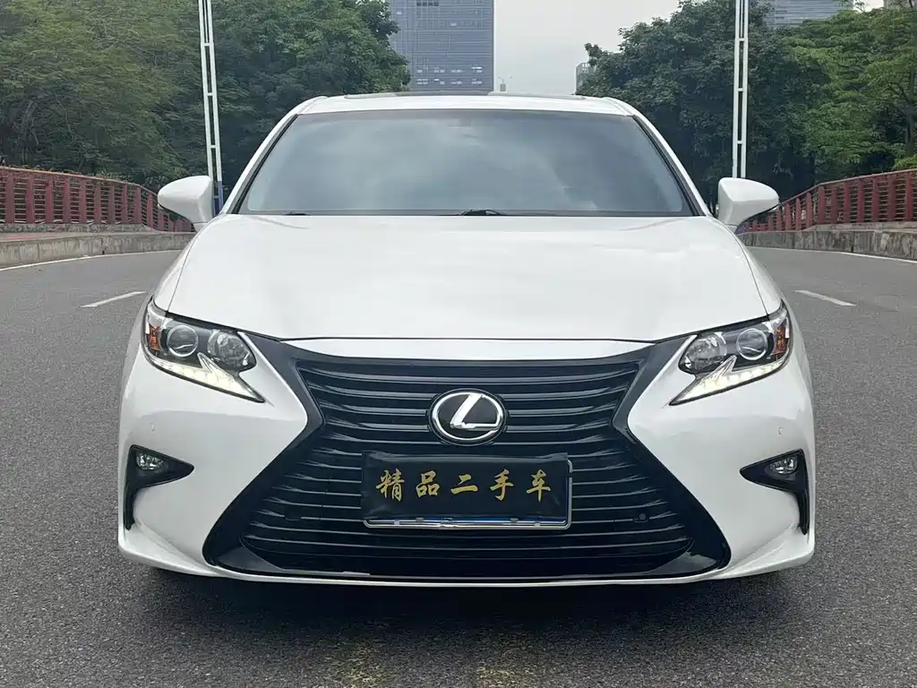 Lexus ES 2018 — фото 2